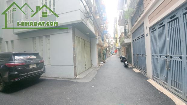 Phân lô Nguyễn Khánh Toàn 50m x 5T, Gara ô tô, lô góc, nhà dân xây đẹp.