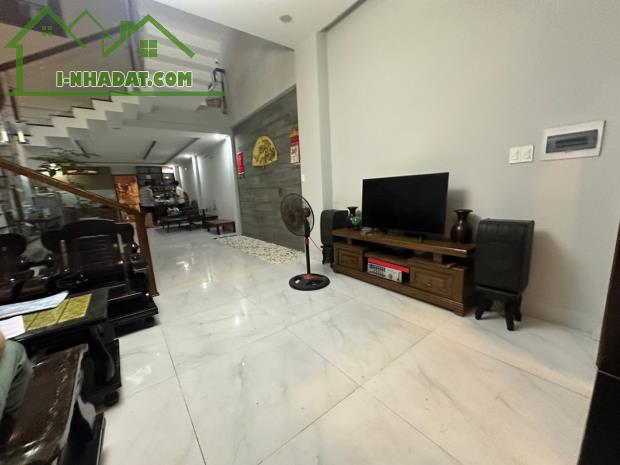 NHÀ HÀ VĂN TRÍ - 103M2 - 3 TẦNG - GẦN TRƯỜNG TIỂU HỌC DIÊN HỒNG - NHÀ KIÊN CỐ - 5.6 TỶ - 5