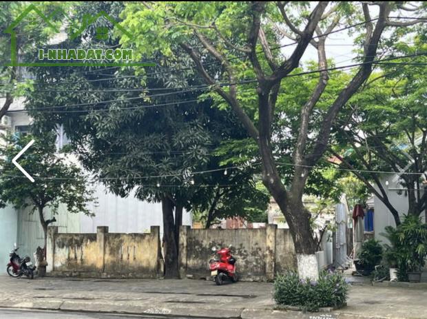 Lô đất mặt tiền đường Hồ Nghinh, DT:170m . Ngang hơn 10m . Giá : 23tỷ500 thương lượng