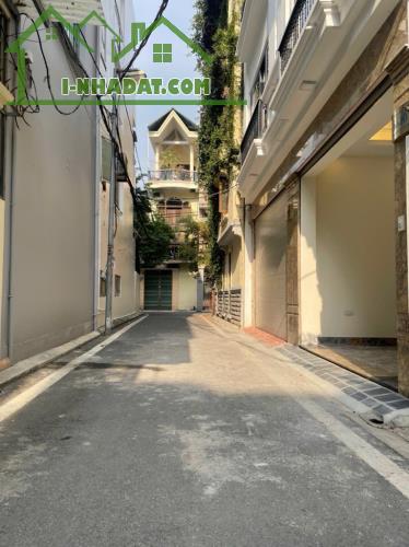 HOA HẬU NGUYỄN SƠN – 50M2 – 5 TẦNG – Ô TÔ NGỦ TRONG NHÀ – THANG MÁY – THIẾT KẾ HIỆN ĐẠI
