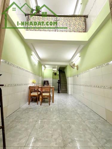Bán Nhà Tân Phú,Trịnh Đình Thảo, sát mặt tiền, 4 Tầng, 3 phòng ngủ chỉ 4 tỷ 200 TL
