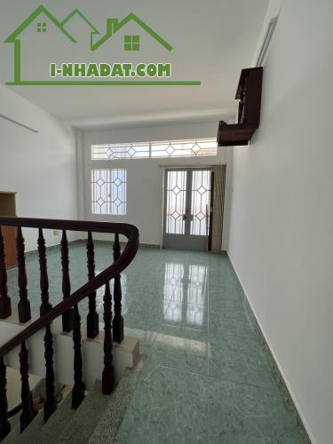 Bán nhà 32m2, đường Nguyễn Suý, Tân Phú, 2 tầng, 2 PN, giá 3.1 tỷ còn thương lượng.