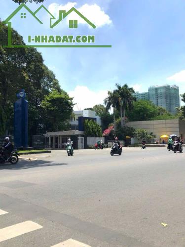 Tân Bình cạnh Quận 10 gần Ô tô nhà đẹp đón Chủ mới ngay Đại học Bách Khoa Hồ Chí Minh - 1
