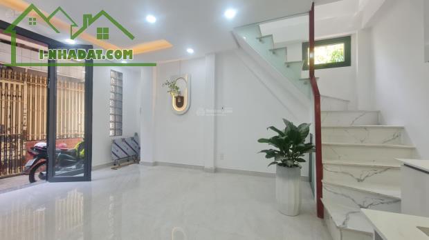 BÁN NHÀ HƯNG PHÚ QUẬN 8- NGANG 4.2M - 4 TẦNG BTCT KIÊN CÓ 1 BƯỚC RA MẶT TIỀN - NHỈNH 4 TỶ
