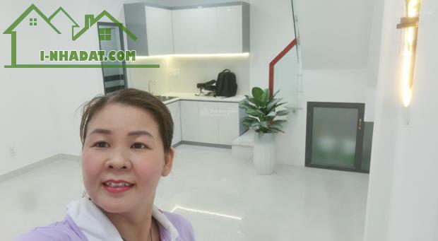 BÁN NHÀ HƯNG PHÚ QUẬN 8- NGANG 4.2M - 4 TẦNG BTCT KIÊN CÓ 1 BƯỚC RA MẶT TIỀN - NHỈNH 4 TỶ - 1