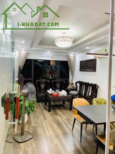 NHÀ VỊ TRÍ ĐẮC ĐỊA, DT 84M, SÁT PHỐ, Ô TÔ TRÁNH, VỈA HÈ, KINH DOANH ĐỈNH QUẬN CẦU GIẤY.
