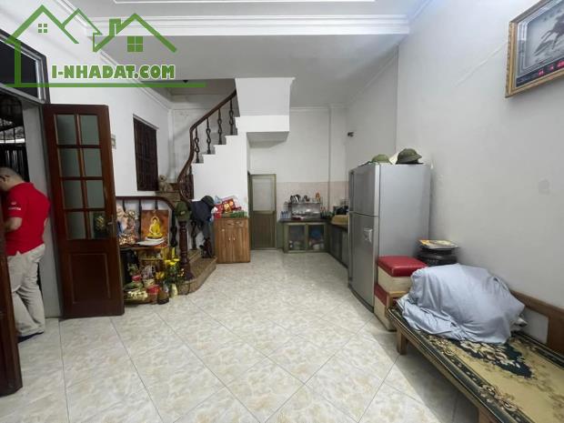 Chính Chủ Cần Bán gấp Nhà phố Khương Đình  -DT :46 M x4 Tầng  - Mt, 4 M  ( giá 6.95 tỷ )