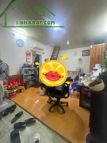 Bán nhà 2 tầng cũ trong ngõ phố Lạch Tray