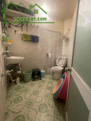 Bán nhà 2 tầng cũ trong ngõ phố Lạch Tray - 3