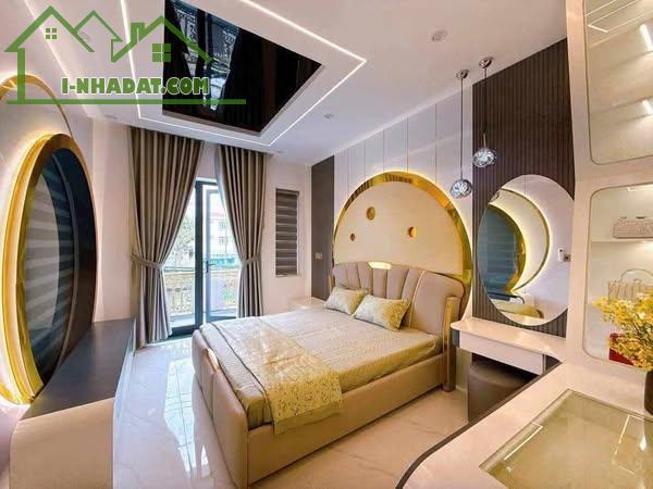 QUẬN 3 PHƯỜNG 3 - BÁN NHÀ 5 TẦNG MẶT TIỀN LÔ GÓC; NGAY KHU BÀN CỜ - 3