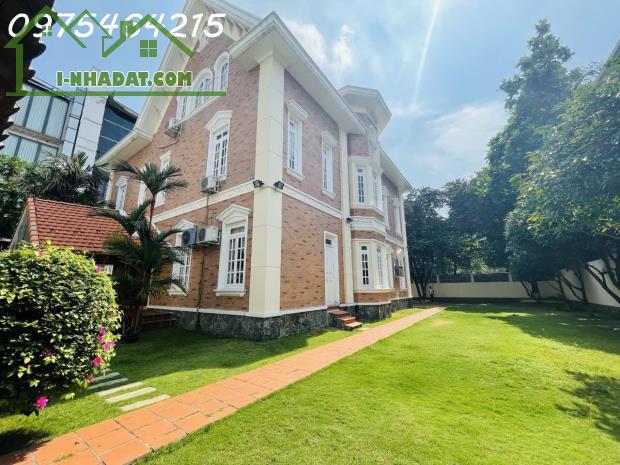 SIÊU BIỆT THỰ 5 SAO 760M² – 3 TẦNG – 5 PHÒNG NGỦ – THẢO ĐIỀN, TP.HCM