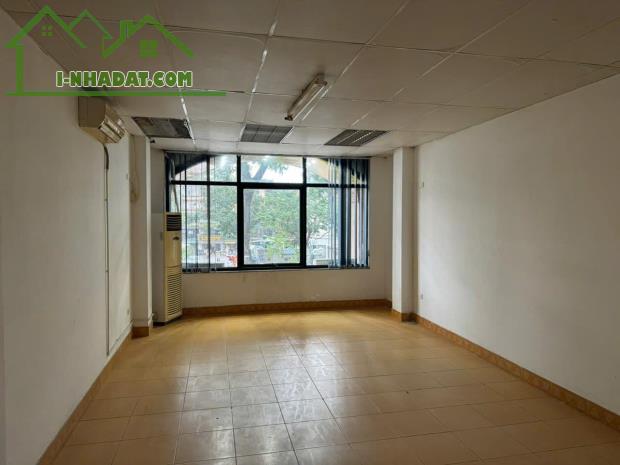Bán nhà Mặt Phố Kim Ngưu, DT 220m x 4 tầng, mặt tiền 5.2m, 61 tỷ đồng.