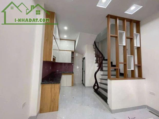 CHO THUÊ NHÀ 5 TẦNG NGÔ QUYỀN GIÁ 12 TRIỆU