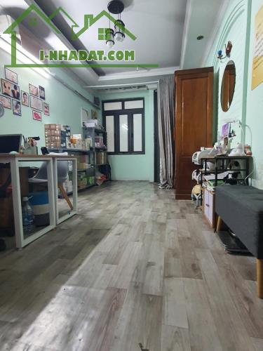 Nam Dư thông 649 Lĩnh Nam, cách 1 nhà ô tô 7 chỗ đỗ 30mx5t giá chỉ 5.6 tỷ. - 2