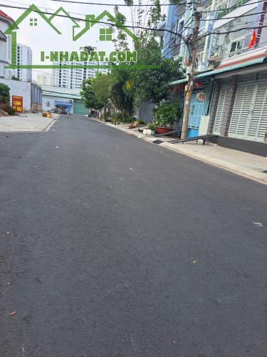 BÁN LÔ ĐẤT ĐẸP – VIEW CÔNG VIÊN THOÁNG MÁT – QUẬN 8
Diện tích: 5x20m (vuông vức, xây - 2