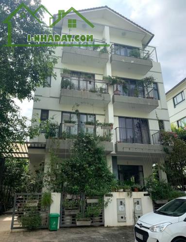 BIỆT THỰ ĐẲNG CẤP VƯỜN ĐÀO CỬA NGƯỜI THƯỢNG LƯU 210M GIÁ 100TY có TL