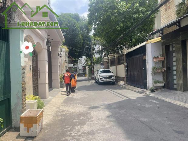 BÁN NHÀ 2 TẦNG HẺM XE HƠI TRÁNH ĐƯỜNG BÀU BÀNG . P13 . TÂN BÌNH..DT 100M .. GIÁ 11.2 TỶ