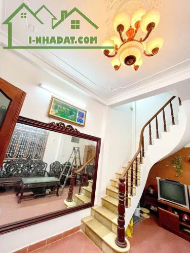 Cho thuê nhà Phố Hương Viên, Hai Bà Trưng 5 tầng x 30m2 làm VP, hoặc ở hộ gđ, 12 Triệu