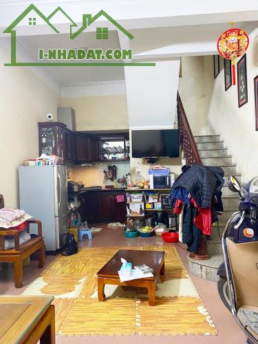 6,8 TỶ CÓ NHÀ HOÀNG HOA THÁM DÂN XÂY KCBT 35M2x3TẦNG, NGÕ THÔNG, RA OTO 30M Ở NGAY