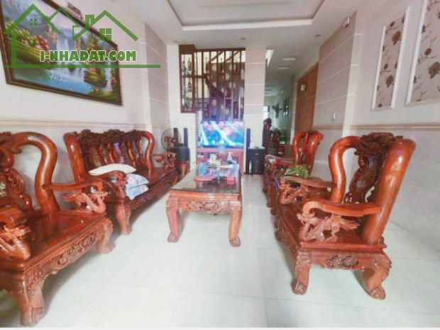 Bán Nhà Mặt Tiền Gần Nhà Thờ Tân Hương – 2 Tầng Đẹp Lung Linh – Sổ Riêng, Giá Mềm!