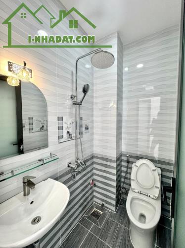 Bán nhà 86m², 5PN, 5WC, 4 tầng, Q.9, 8.6 tỷ, sổ hồng