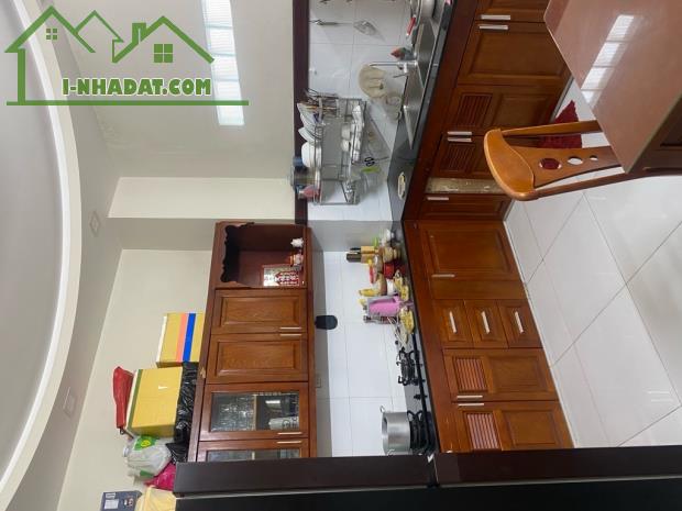 Bán gấp nhà đẹp ở ngay Trần Xuân Soạn, xe hơi ngủ nhà, 73m2, 4T, SHR, chỉ 10.9 Tỷ. - 1