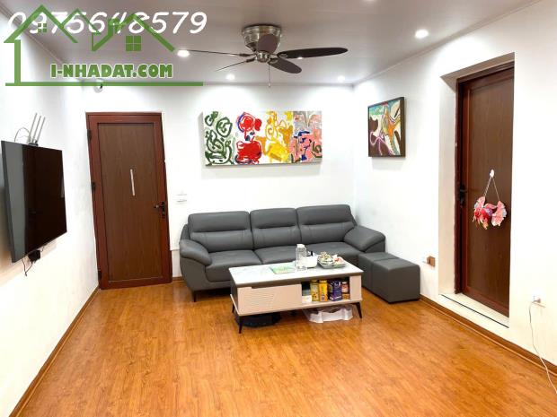 Bán căn hộ VIP Tập thể Ban tổ chức Trung ương phố Đội Cấn 110m giá siêu mềm