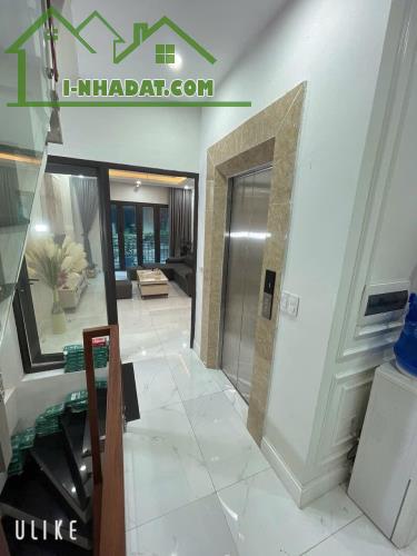 Bán Nhà Phân Lô Vương Thừa Vũ 59m²- 6 Tầng – Thang Máy – Ô Tô – 17,x Tỷ - 0795986686
