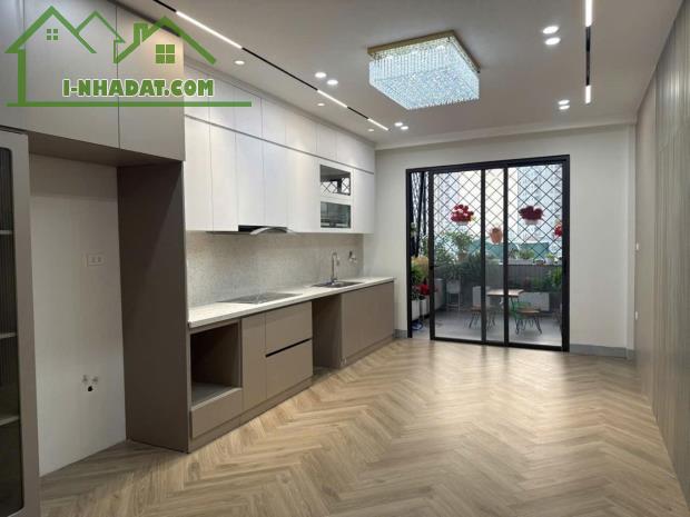 BÁN NHÀ 6 TẦNG CỔ LINH – LONG BIÊN - THANG MÁY – GARA Ô TÔ – 47m² - MT 3,8m - Giá 11,8 tỷ - 1