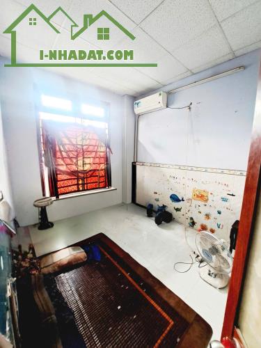 Bán Nhà Bình Tân, Đường Hương Lộ 2, 3Tầng, 4 phòng, hẻm 1/ 3m, thông thoáng chỉ nhỉnh 3 tỷ - 2