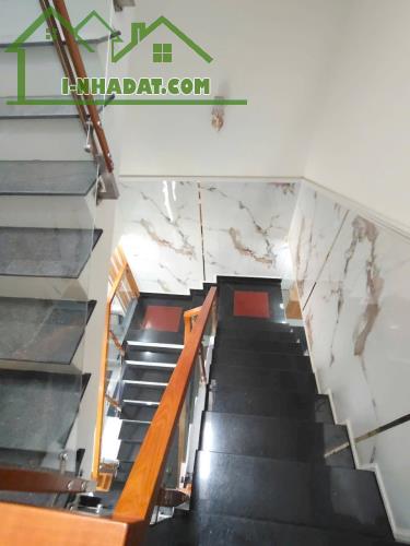 KHÔNG THỂ GỒNG NGÂN HÀNG ĐƯỢC NỮA NÊN CẦN BÁN GẤP NHÀ 2 TỶ - 3