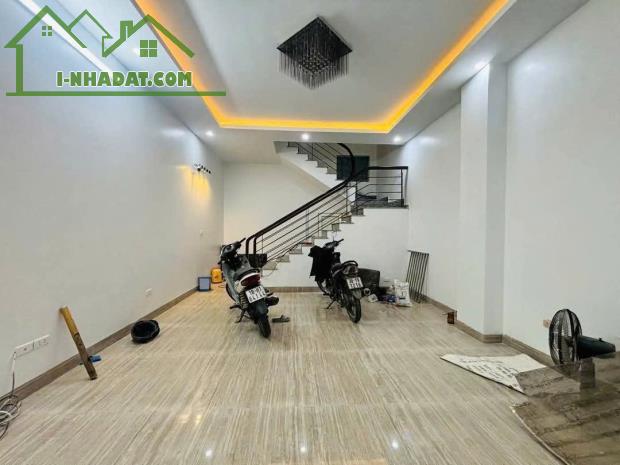 LẠC LONG QUÂN - NHÀ ĐẸP - 2 THOÁNG - NGÕ NÔNG RỘNG - NỘI THẤT SANG XỊN - 50M² NHỈNH 9 TỈ - 2