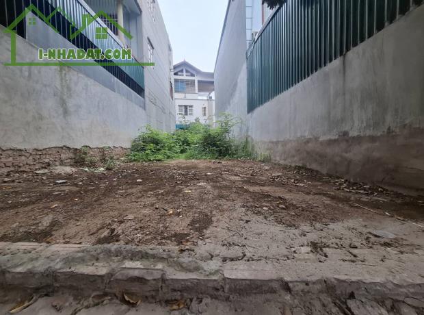 112tr.m đất Ngọc Thụy trong đê oto vào nhà, ngõ thông. LH 0936123469