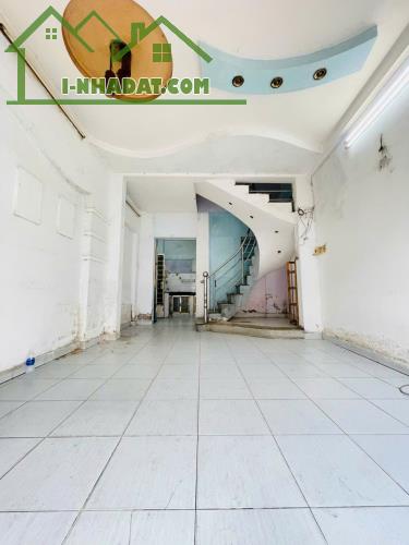 NHÀ ĐẸP GIÁP Q1 – BÌNH THẠNH GIÁ TỐT – HẺM 7M NHƯ MẶT TIỀN ~ 40M² – CHỈ 4.95 TỶ