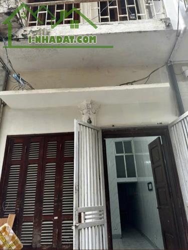Cho thuê nhà ngõ 156 Hồng Mai 3 tầng x 30m2, 9 Triệu, 3 ngủ, ô tô tận cửa