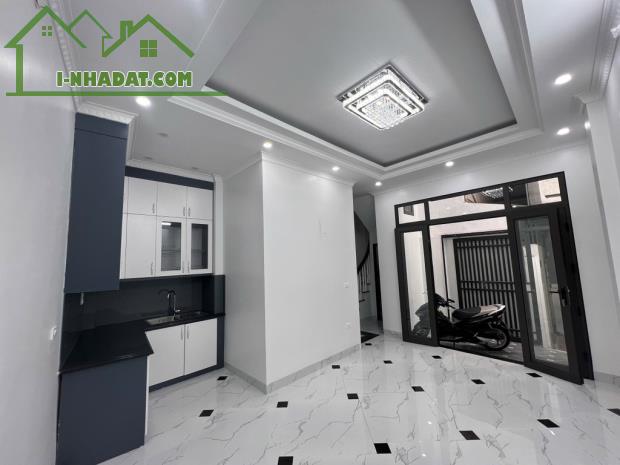 BÁN NHÀ PHỐ VỌNG, 10M RA MẶT PHỐ, THANG MÁY, DT 36M2, 8.9 TỶ