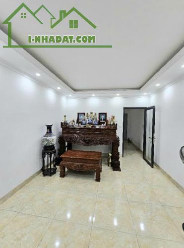 NHÀ ĐẸP NGÔ GIA TỰ LONG BIÊN, NGÕ Ô TÔ, GẦN PHỐ, DT RỘNG CÓ 6.X TỶ - 2