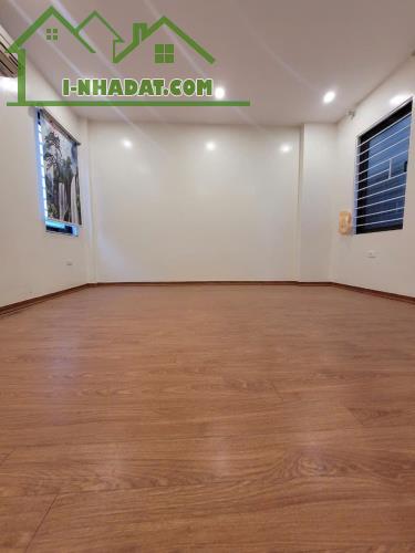 Bán Gấp Nhà Gia Quất , Long Biên 32m2, 5tầng , nhà mới , full nội thất - giá nhỉnh 4 tỷ - 1