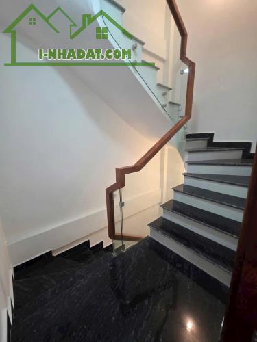 Bán nhà phố Gia Quất Long Biên 34m² – 6 tầng – Ô tô 7 chỗ đỗ cửa – Gần Ngọc Lâm – Giá 5.7T - 3