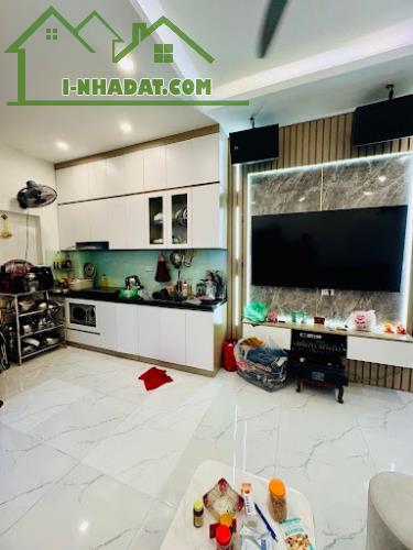 NHỈNH 5 TỶ CÓ NGAY NHÀ ĐẸP LUNG LINH - 5 TẦNG TRUNG TÂM HAI BÀ TRƯNG - SÁT PHỐ Ô TÔ GẦN -