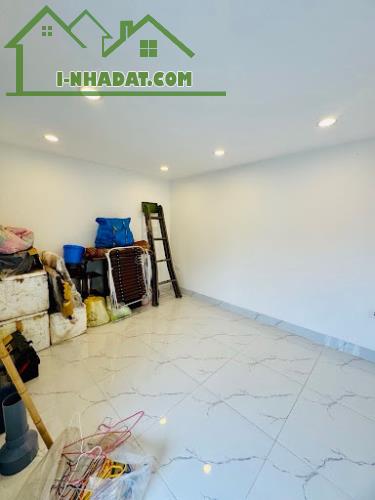 NHỈNH 5 TỶ CÓ NGAY NHÀ ĐẸP LUNG LINH - 5 TẦNG TRUNG TÂM HAI BÀ TRƯNG - SÁT PHỐ Ô TÔ GẦN - - 2