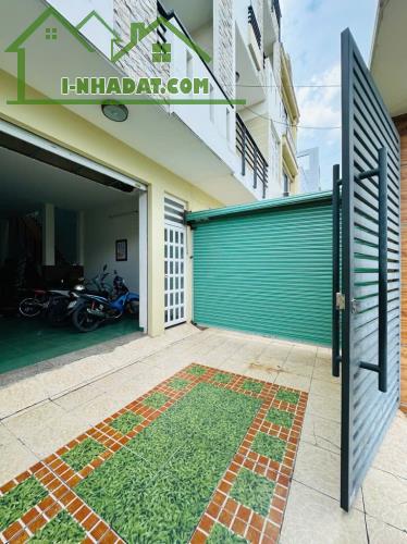 GẤP BÁN, DT 180M²(NGANG 10M), HẺM XE HƠI NGUYỄN DUY TRINH, PHÚ HỮU