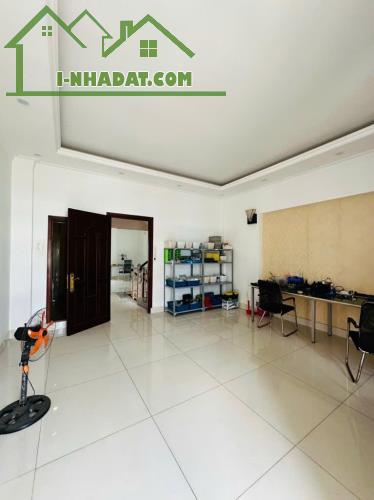GẤP BÁN, DT 180M²(NGANG 10M), HẺM XE HƠI NGUYỄN DUY TRINH, PHÚ HỮU - 1