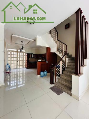 GẤP BÁN, DT 180M²(NGANG 10M), HẺM XE HƠI NGUYỄN DUY TRINH, PHÚ HỮU - 2