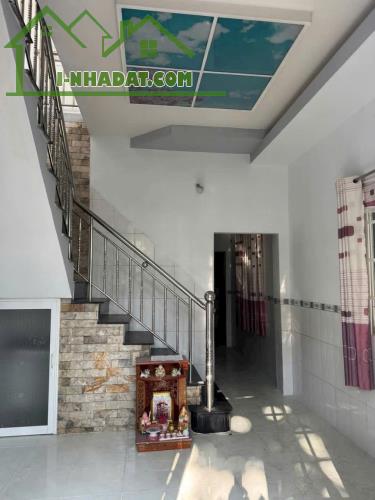 Nhà sổ riêng hoàn công 2.6 tỷ/81 m2/1 lầu 1 trệt đường ô tô - 2
