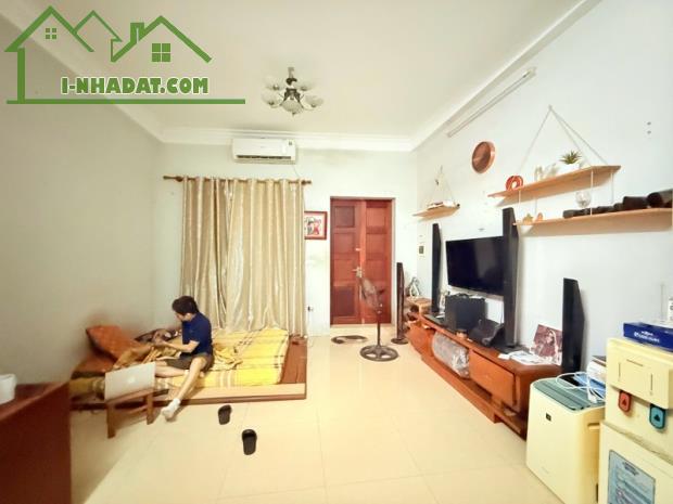 Nhà Hoàng Hoa Thám, Ba đình. 43m; MT 4.8; Giá 9 tỷ  BÁN ĐẤT TẶNG NHÀ - NGÕ NÔNG GẦN CHỢ - - 2