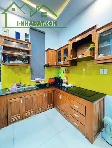 Nhà 3 tầng 2 mặt kiệt oto Nguyễn Công Trứ . Oto đỗ trước nhà 24/24 - 2