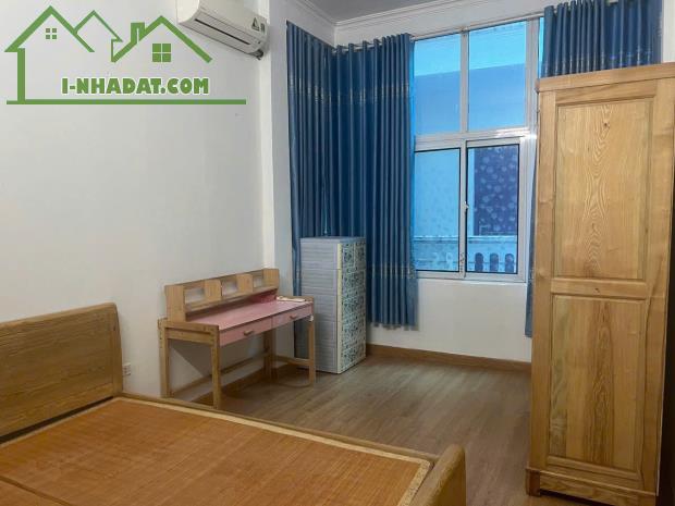 Cho thuê nhà ngõ Giếng Mứt, 3.5 tầng x 32m2, 2 ngủ, 8 Triệu ở gia đình, nhóm ngoan
