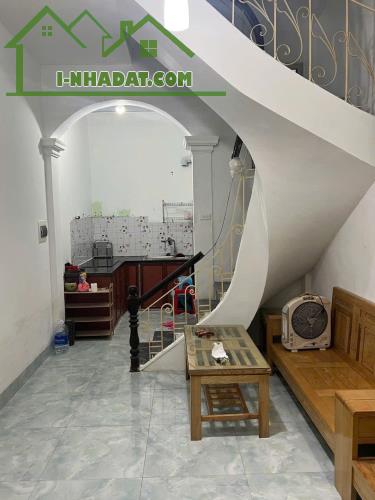 Cho thuê nhà ngõ Giếng Mứt, 3.5 tầng x 32m2, 2 ngủ, 8 Triệu ở gia đình, nhóm ngoan - 4