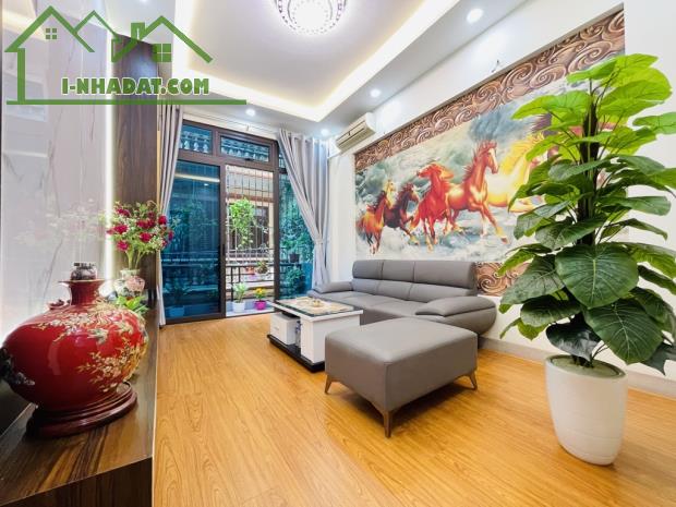 SÁT PHỐ - KINH DOANH - VỈA HÈ - Ô TÔ - Ở NGAY - HAI THOÁNG- PHỐ 8/3-41 M- 11 TỶ 2